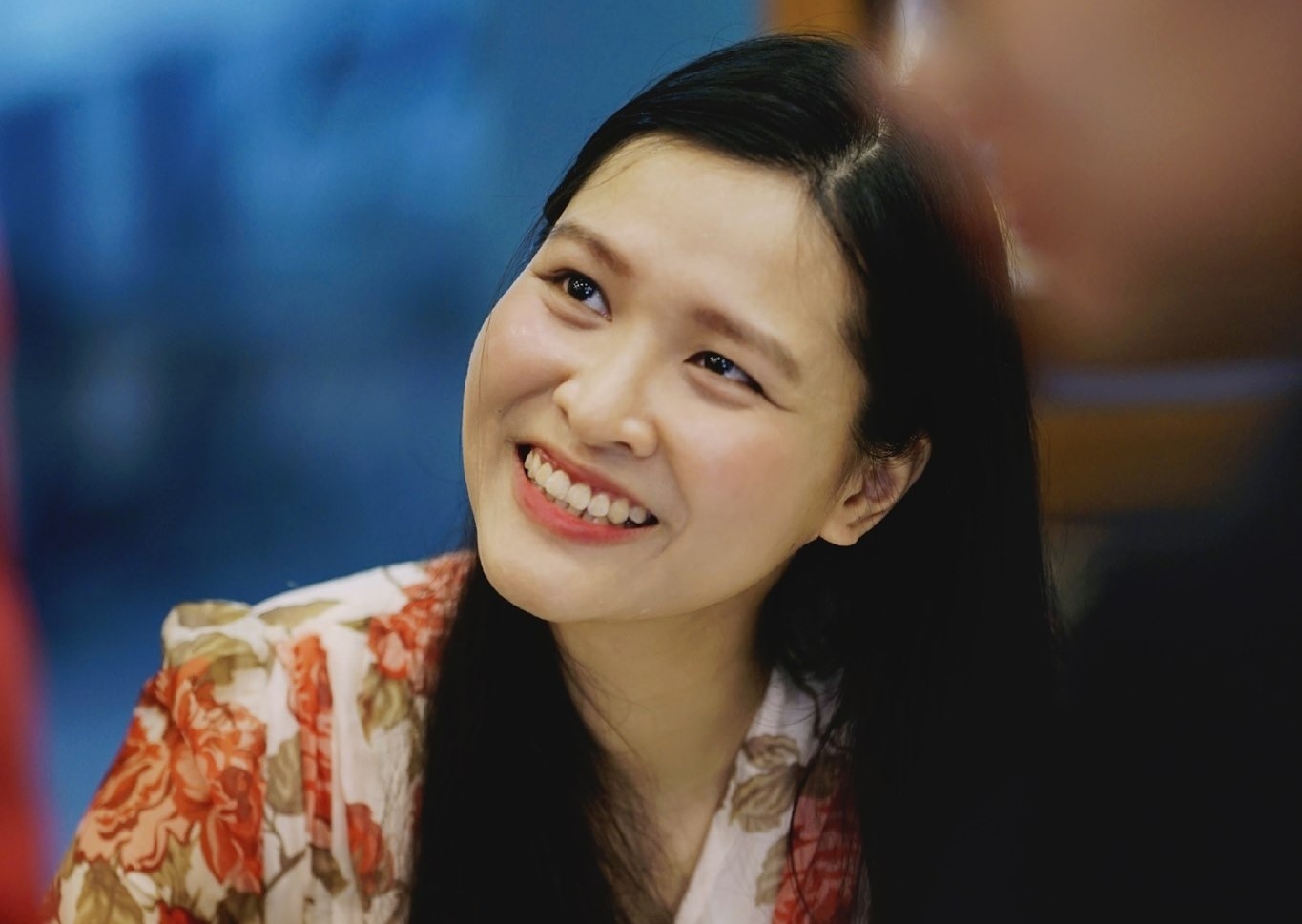 Tam su cung nguoi tre dang dung truoc nguong cua truong thanh hinh anh