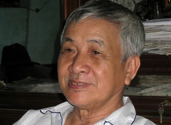 Nha tho Ngo Van Phu tro ve canh dong bong trang nhu may hinh anh