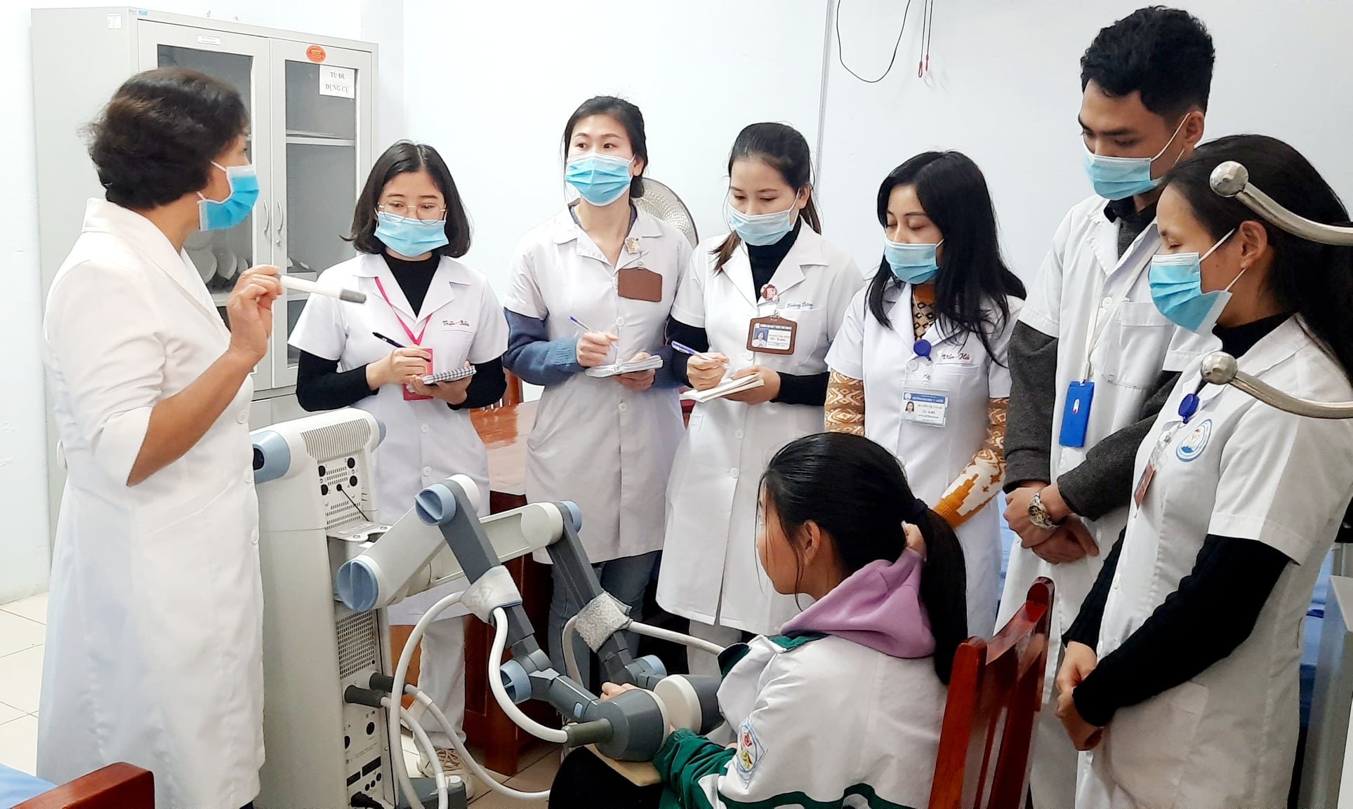 Ca truc dem cua sinh vien truong Y hinh anh