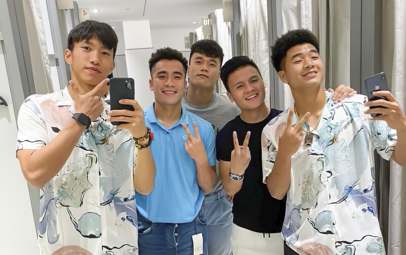 Quy dinh su dung dien thoai o tuyen Viet Nam cua HLV Park Hang-seo hinh anh