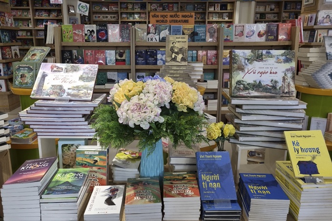 Yeu quy sach hinh anh