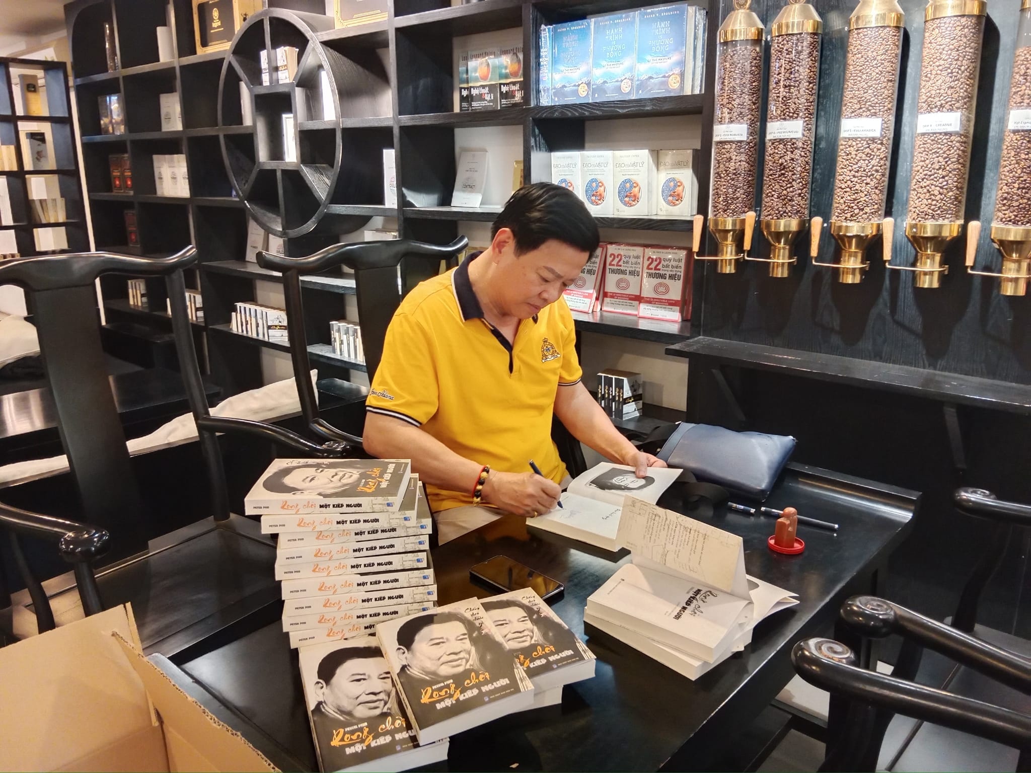 Xuat ban sach tu nhung status hinh anh