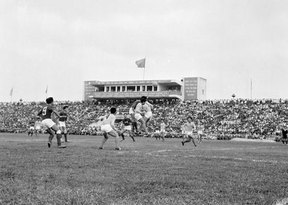 Cach thuong thuc bong da cua nguoi ham mo xua hinh anh