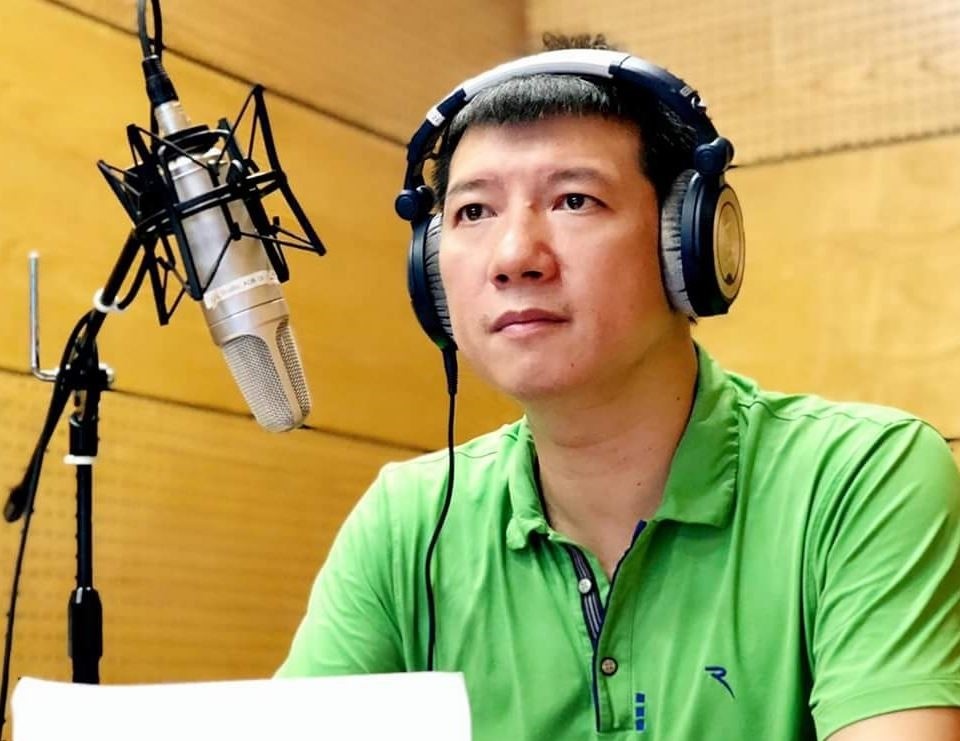 Binh luan vien tuong thuat bong da xua va nay hinh anh