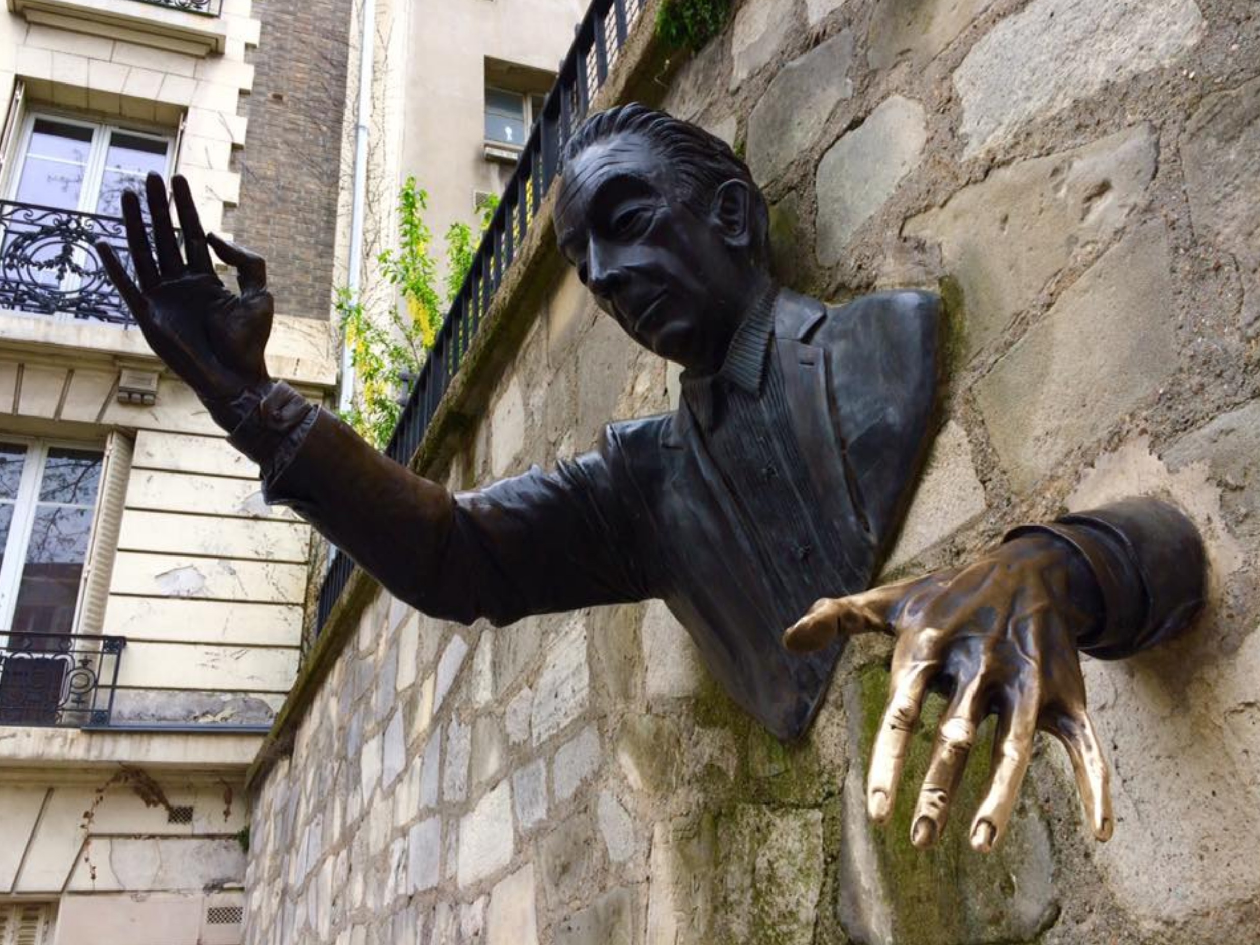 Cau chuyen cua nguoi di xuyen tuong hinh anh