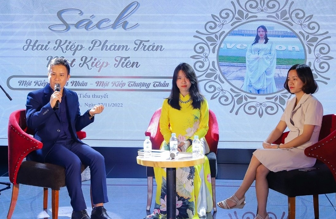 Nu sinh 15 tuoi ra mat cuon tieu thuyet dau tay hinh anh