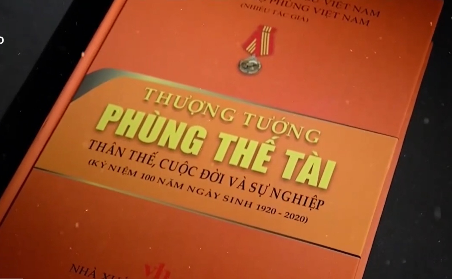 'Thuong tuong Phung The Tai - Than the, cuoc doi va su nghiep' hinh anh