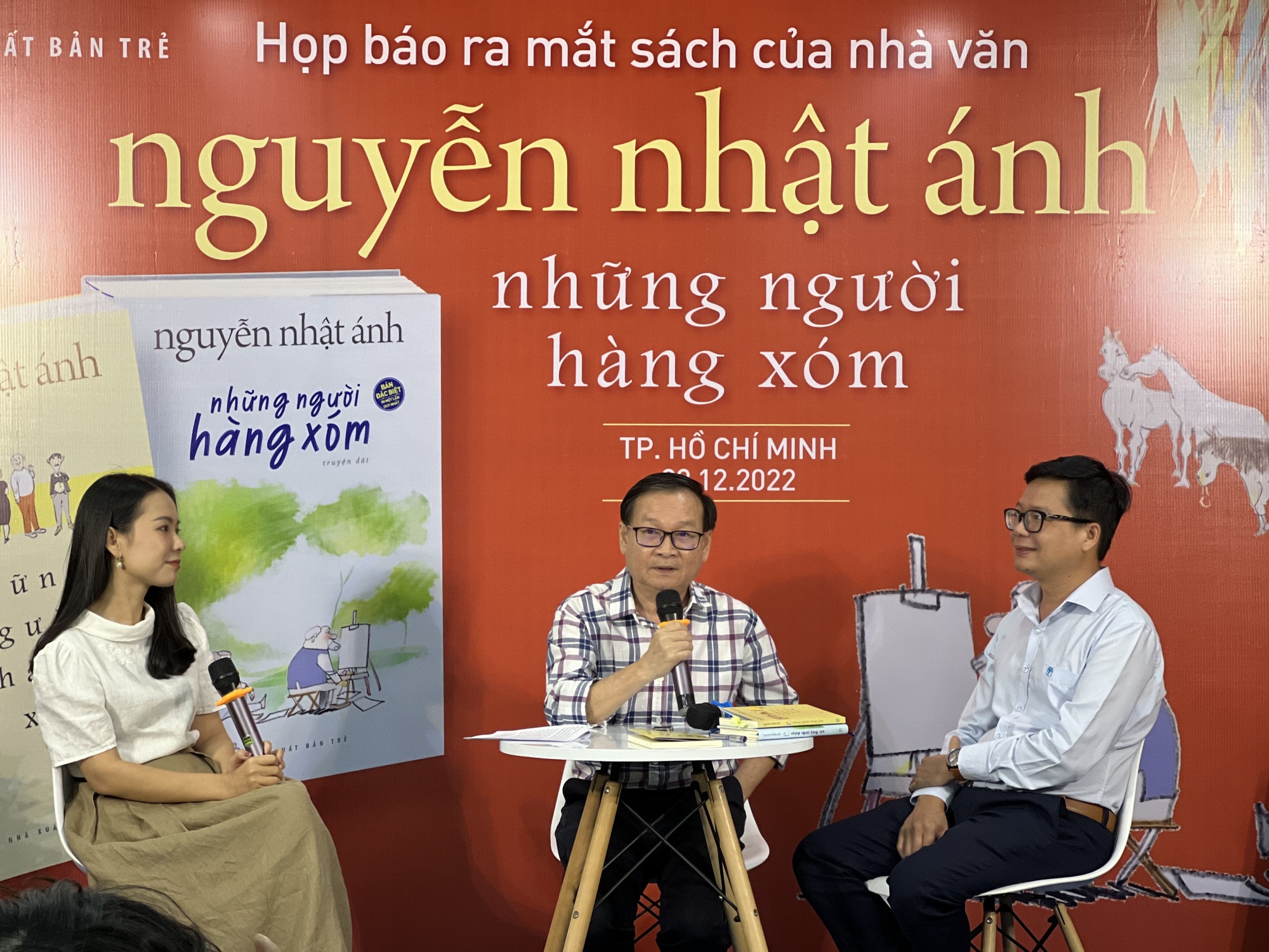 Nha van Nguyen Nhat Anh va su moi la trong 'Nhung nguoi hang xom' hinh anh