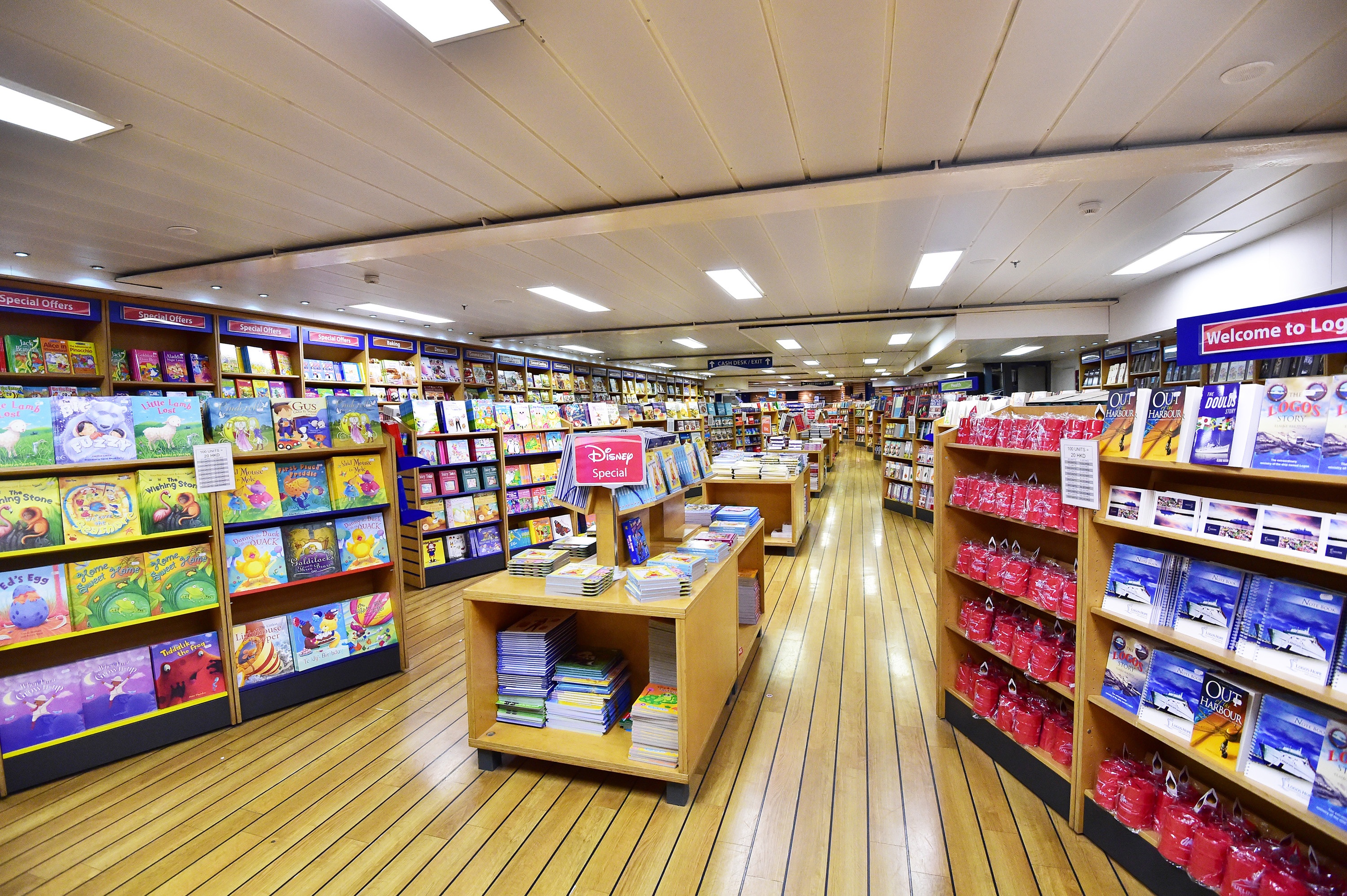 Hoi cho sach xuyen dai duong lon nhat the gioi hinh anh