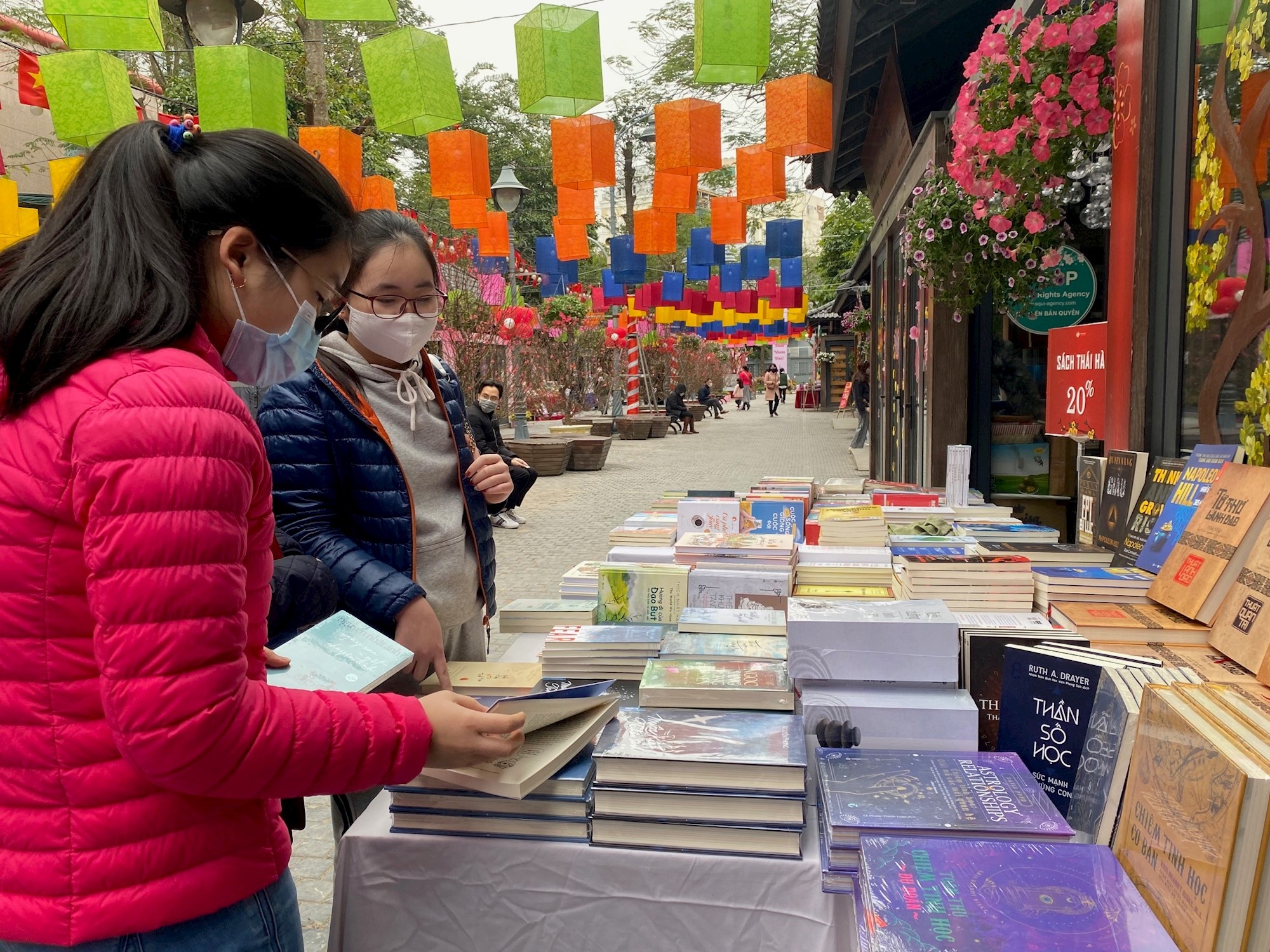 Pho sach xuan Quy Mao 2023 se mo tu ngay 25 thang chap hinh anh