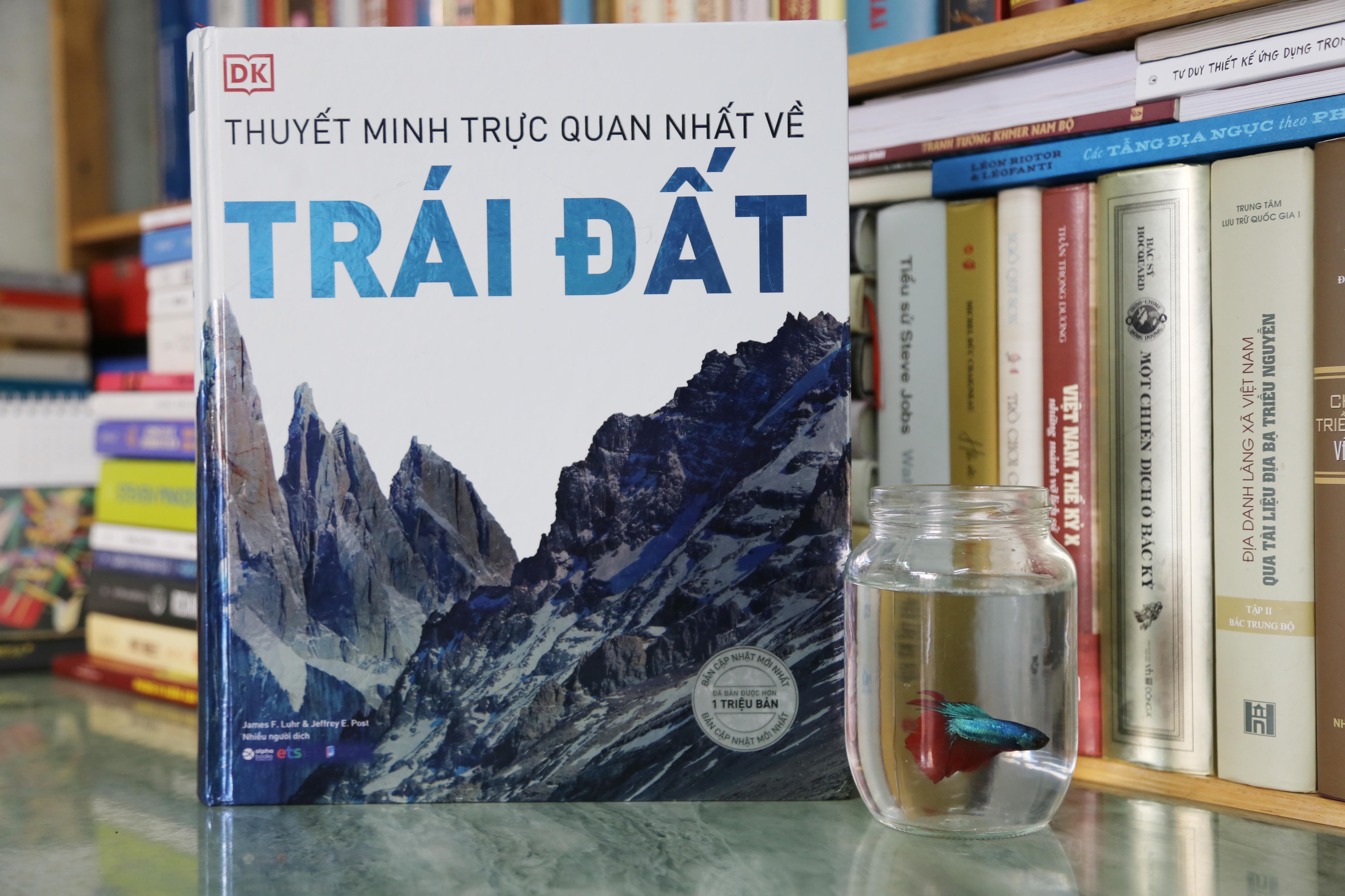 Su song tren Trai Dat anh 1