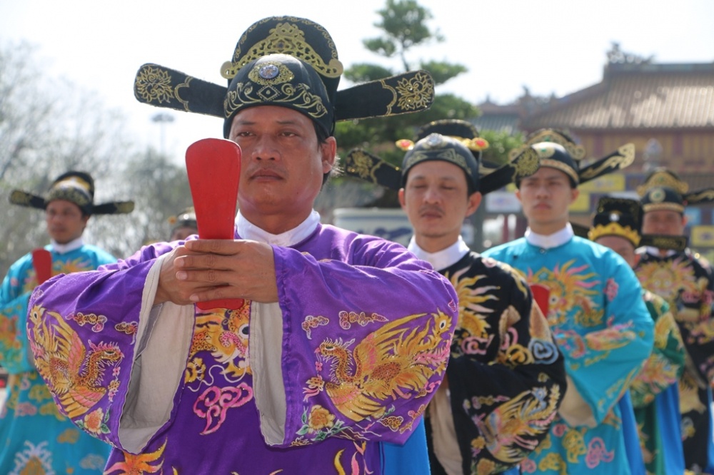 Tet thoi Gia Long khong co chuyen quan lai tang qua vua hinh anh
