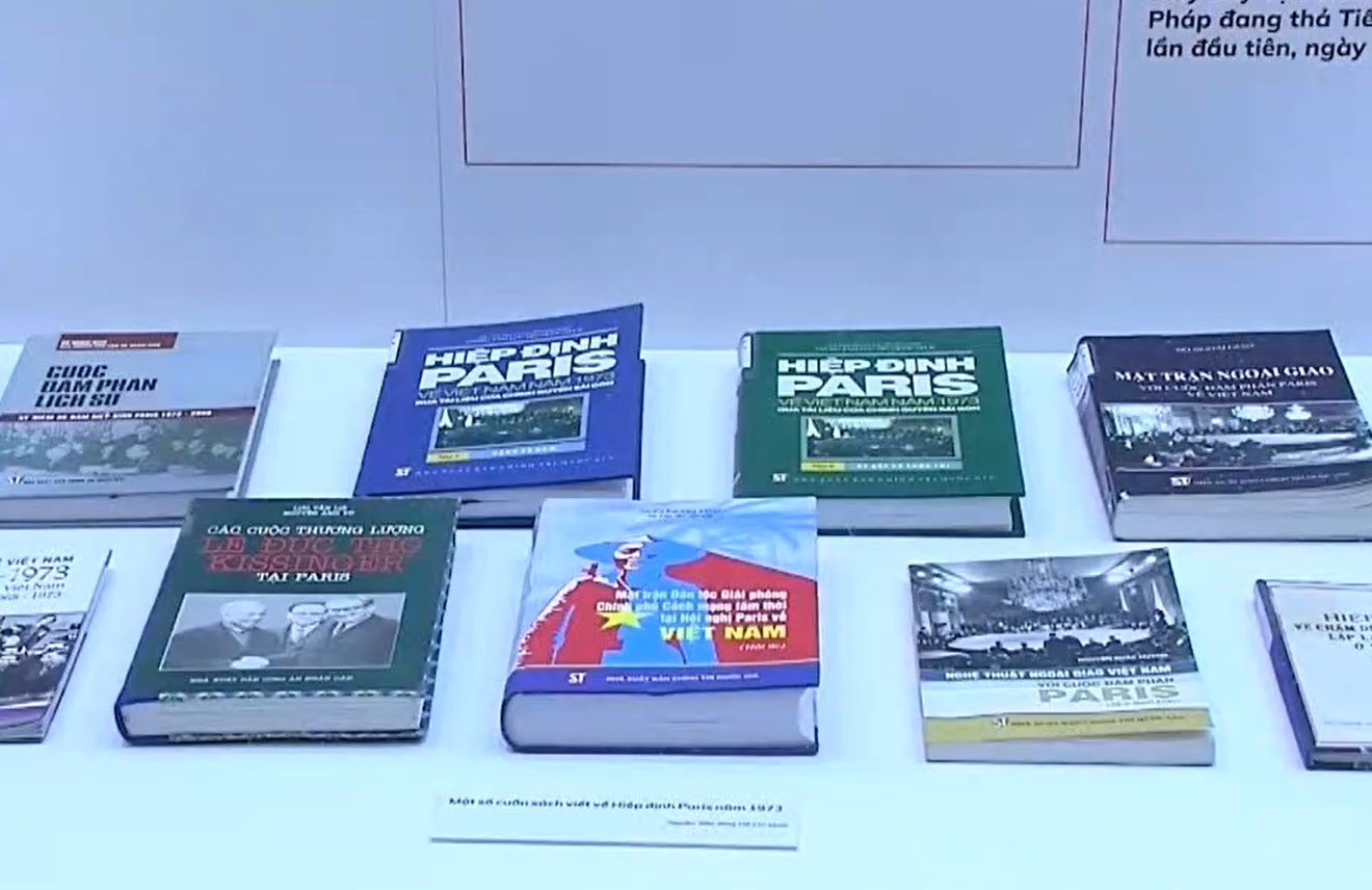 Sach ve Hiep dinh Paris hinh anh