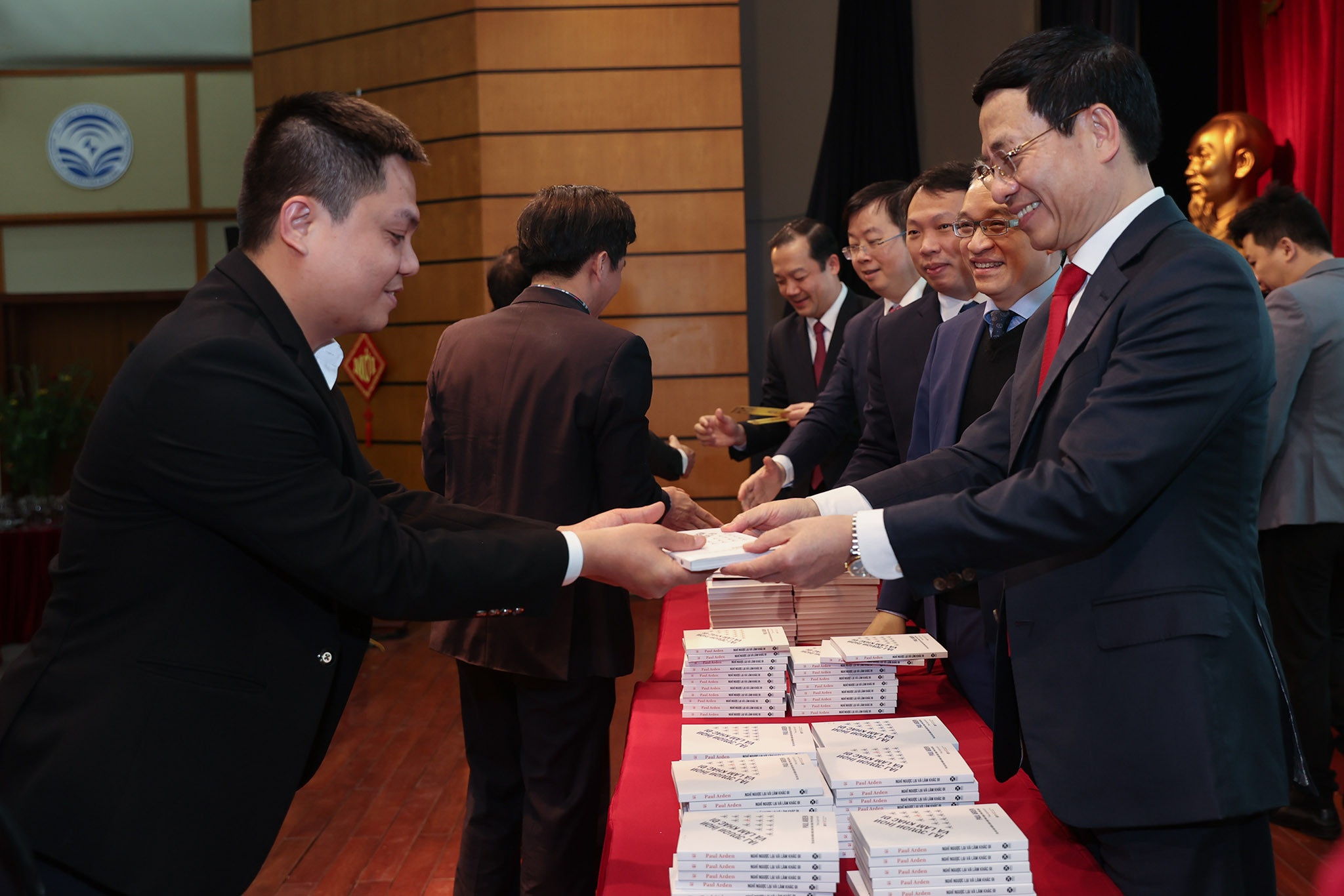 Li xi sach dau nam anh 2