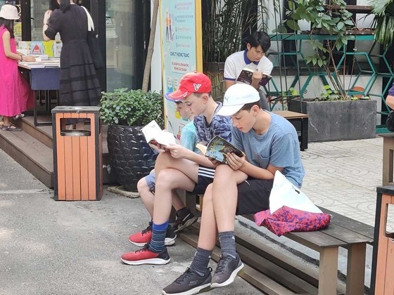 Noi ly tuong de doc sach hinh anh