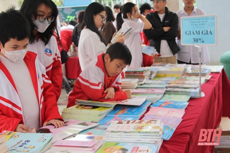 Hoi sach mua xuan anh 2