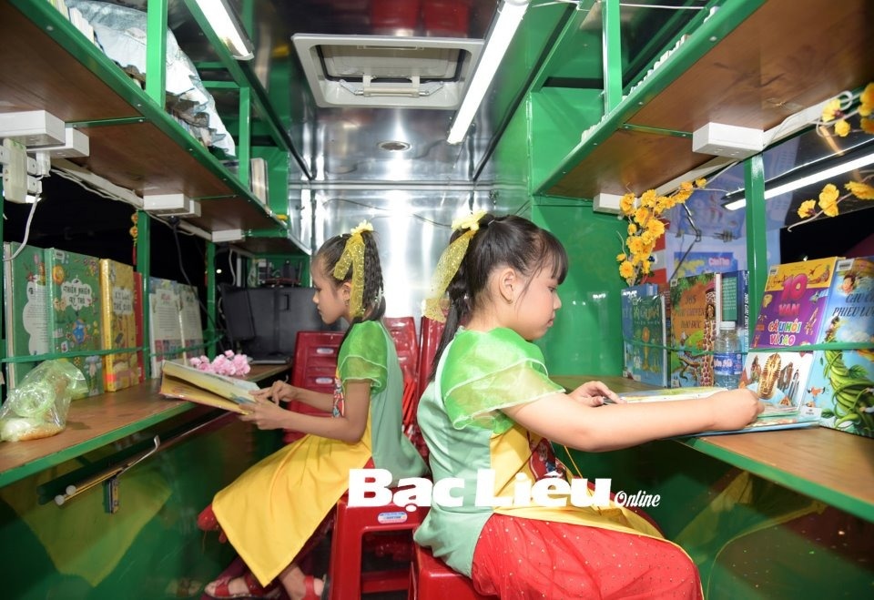 Doi moi cach tiep can sach​ cho thieu nhi hinh anh