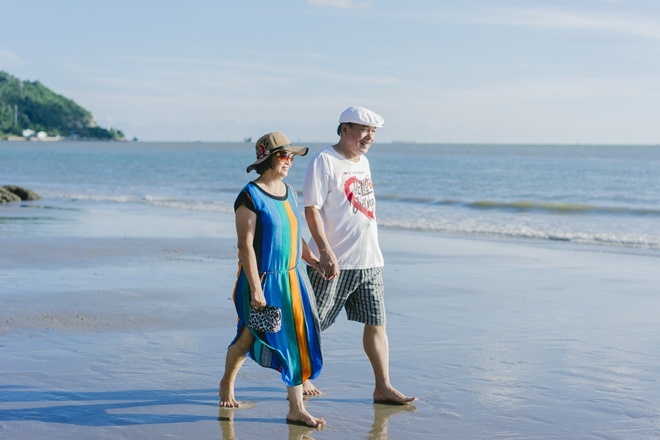 Nhac si Tran Tien va nguoi vo nha giao hinh anh