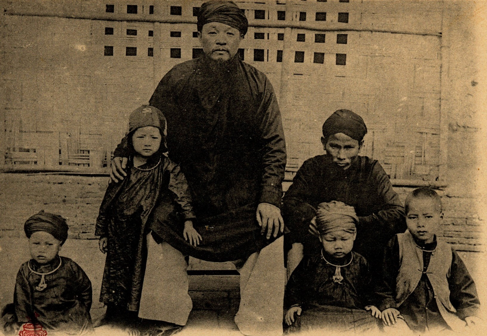 Co ngoi cua Hum Thieng Yen The hinh anh