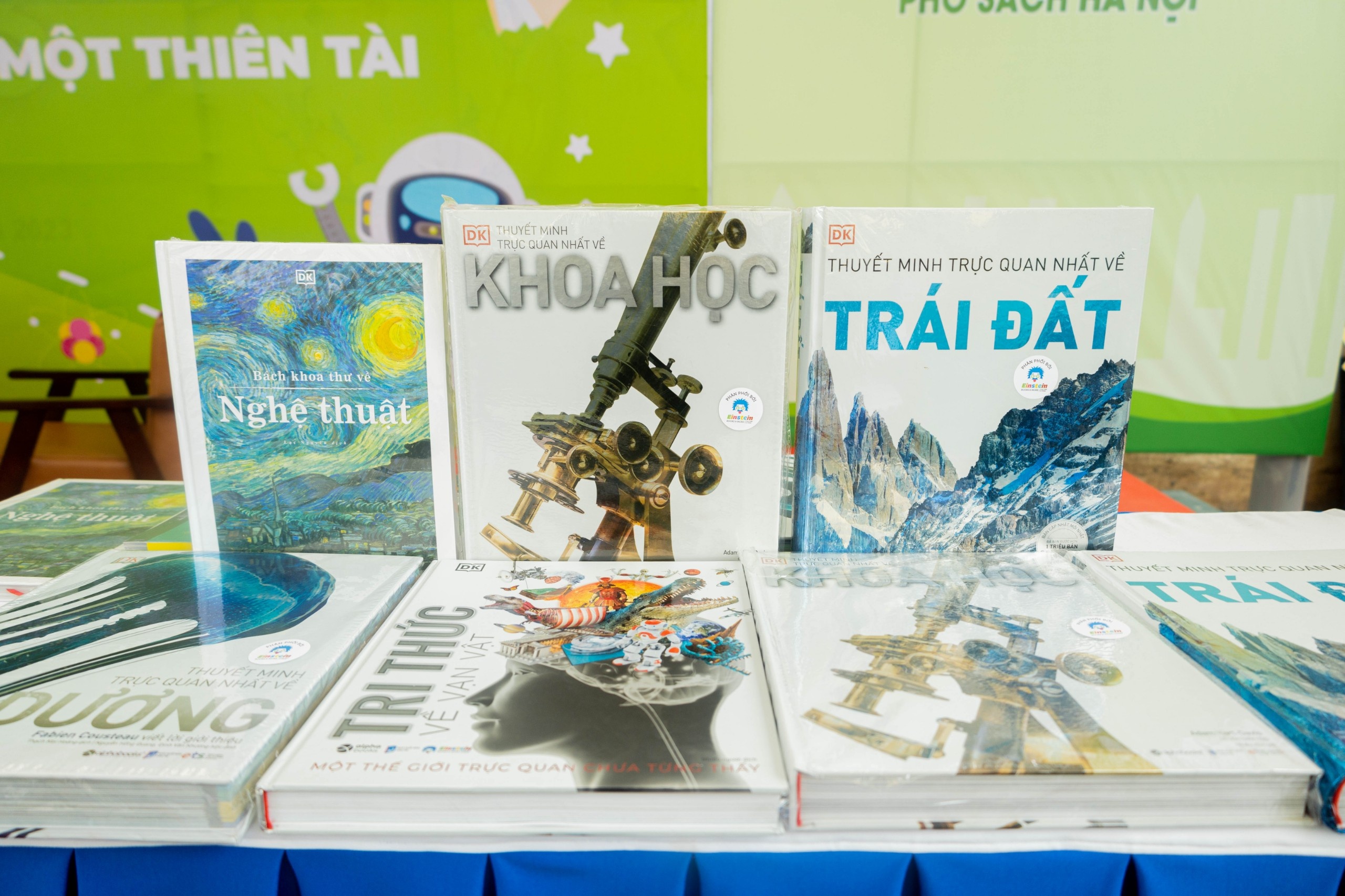 Tre hoa dong sach khoa hoc hinh anh