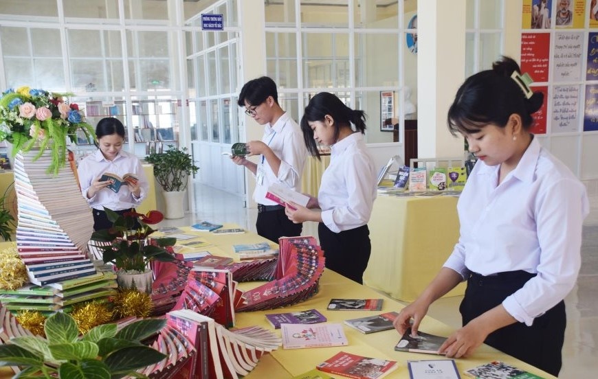 Ca phe sach khoi day van hoa doc cho gioi tre hinh anh