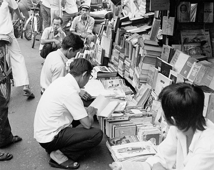 Dieu it biet ve nhung con pho sach o Ha Noi va Sai Gon - TP.HCM xua hinh anh