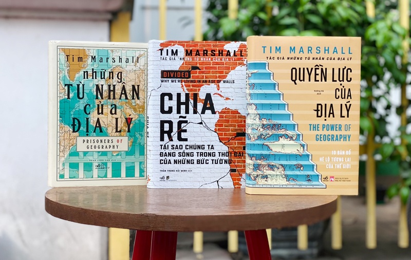 Sach dia chinh tri tiep can doc gia pho thong hinh anh