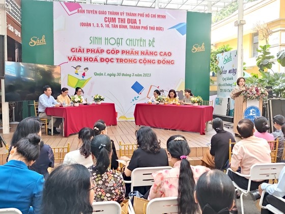 Tim kiem giai phap gop phan nang cao van hoa doc trong cong dong hinh anh