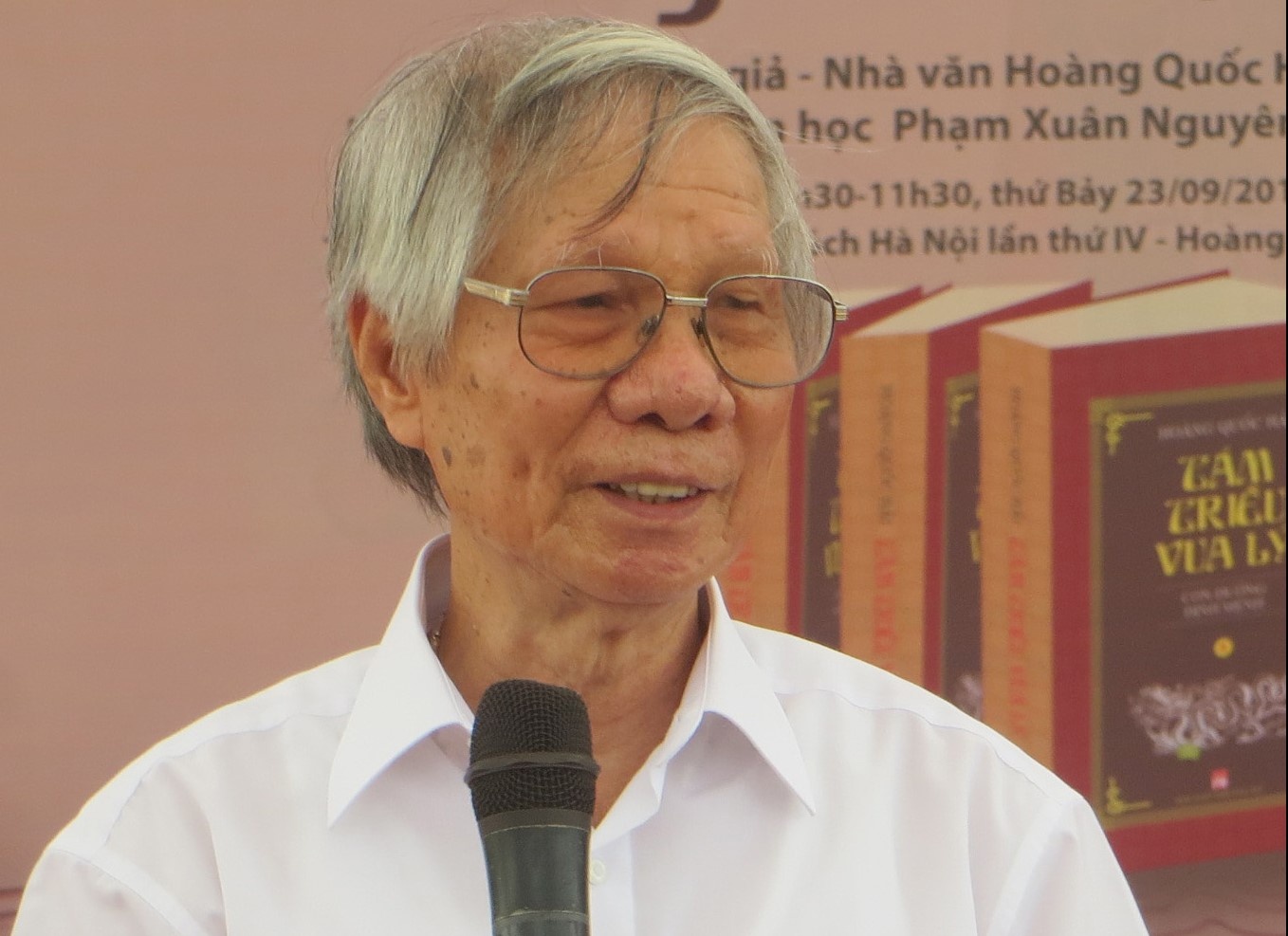 Nha van Hoang Quoc Hai, nguoi thay dau tien hinh anh