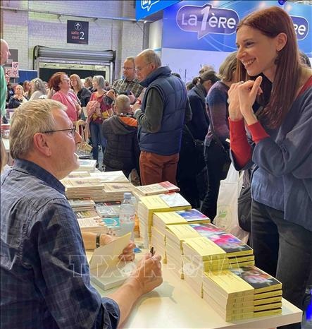 Hoi cho sach Brussels anh 1