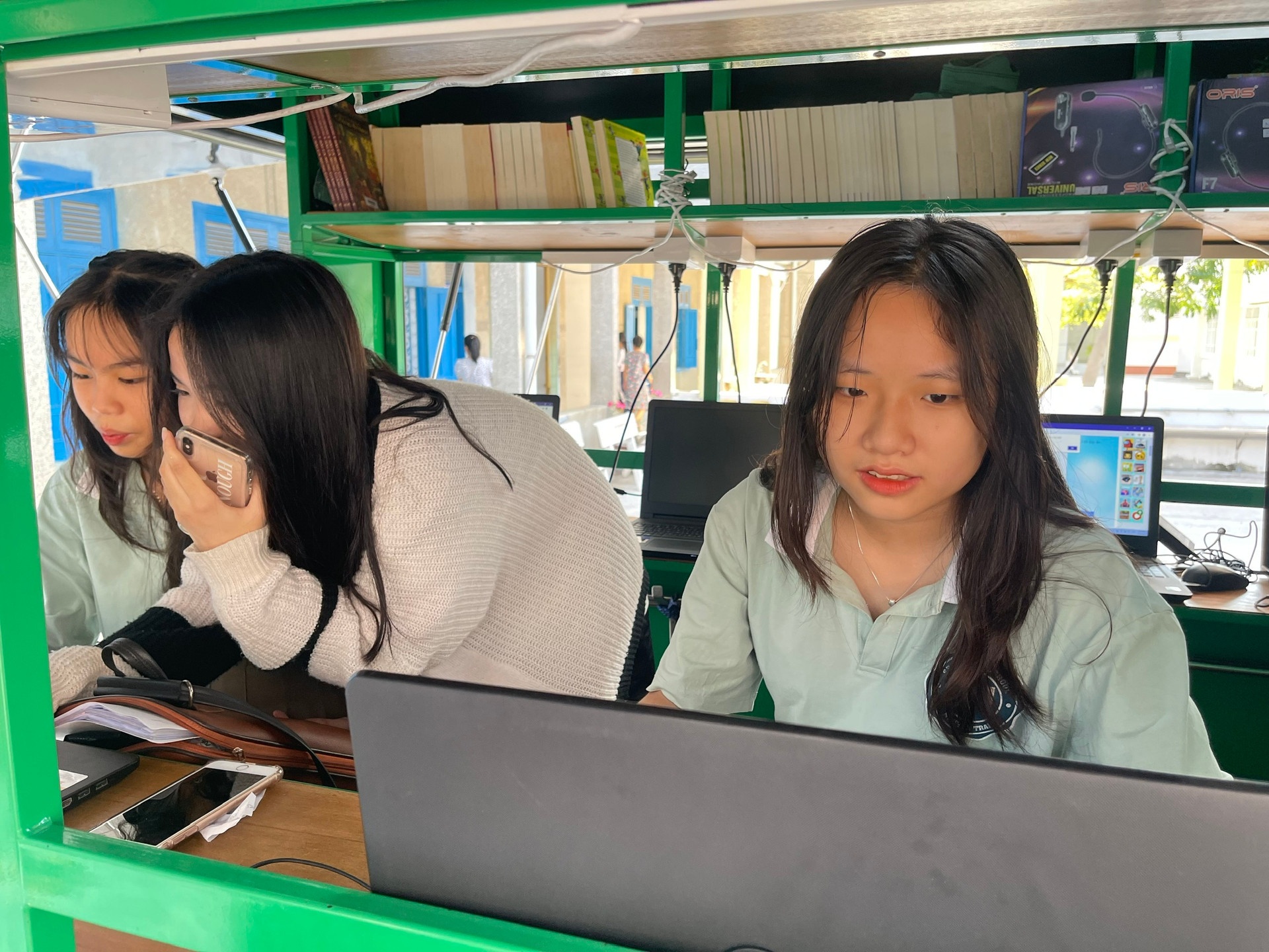 Ngay hoi doc sach anh 2