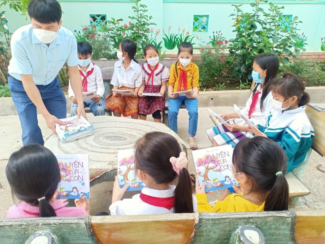 Sach la chia khoa van nang mo ra moi canh cua hinh anh