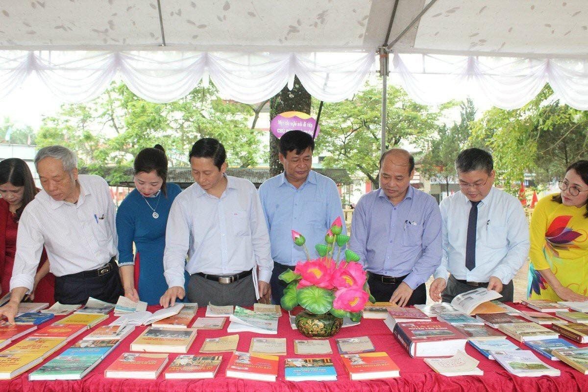 Ngay sach Viet Nam anh 1