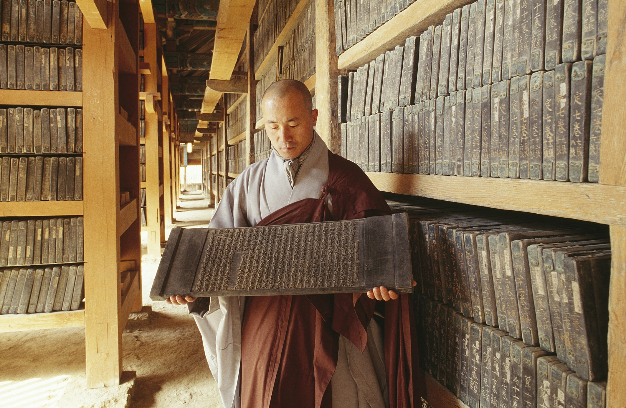 Kham pha lich su hang nghin nam cua sach hinh anh