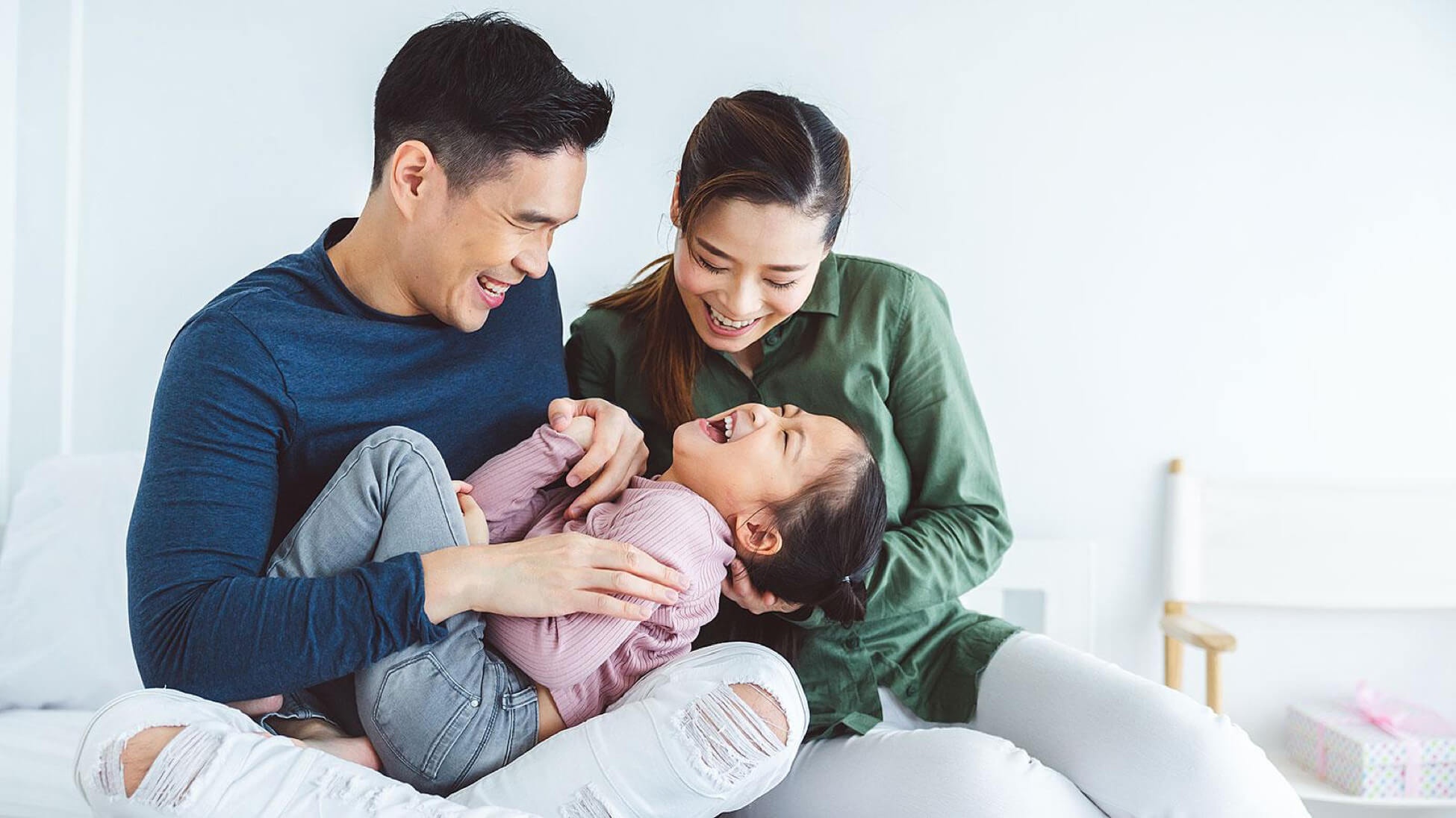 Me dung tinh yeu voi bo de day con hinh anh