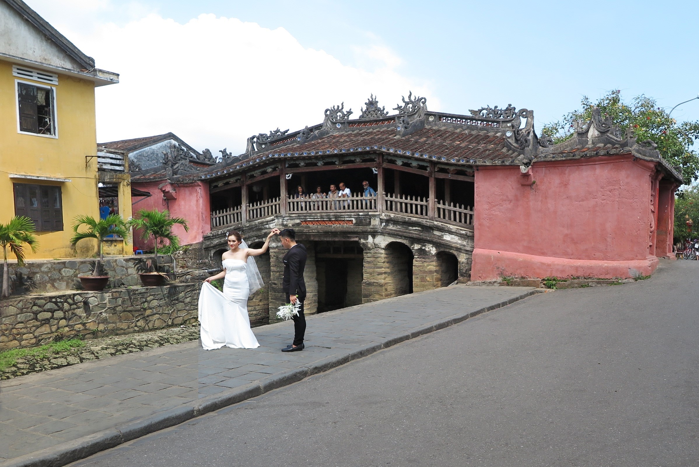 Chua Cau Hoi An 100 nam truoc va nay qua anh cung goc chup hinh anh