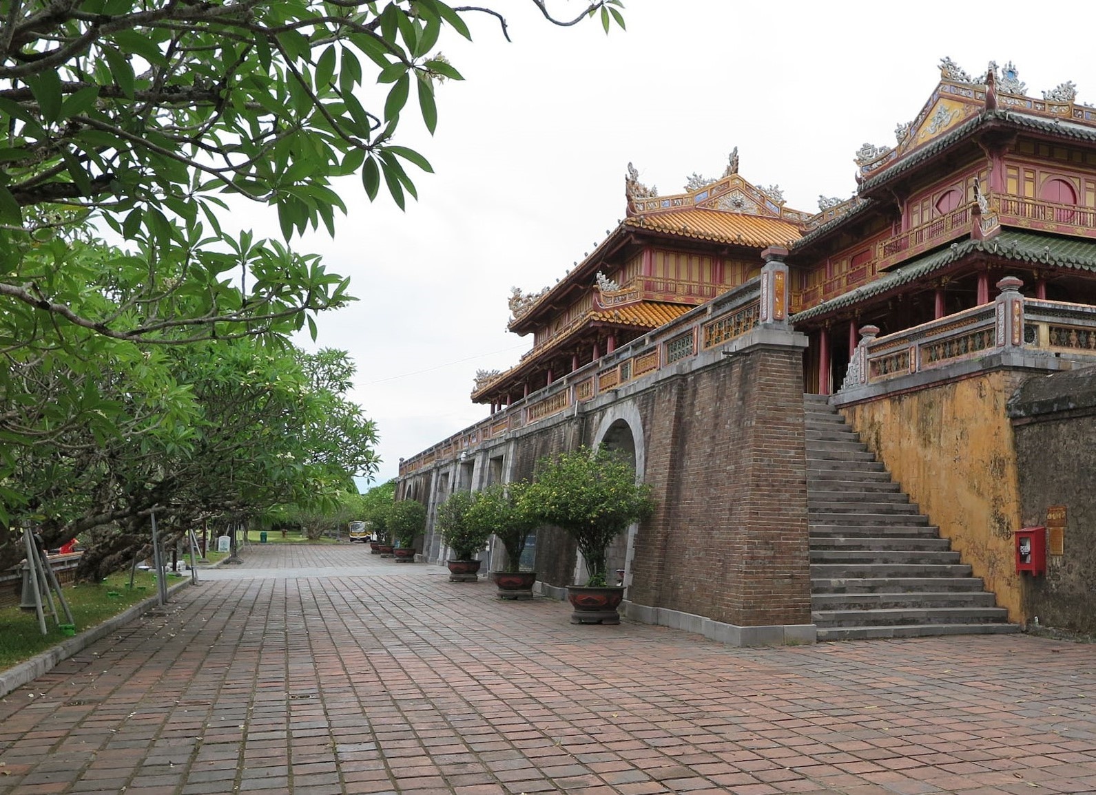 Hoang thanh Hue anh 2