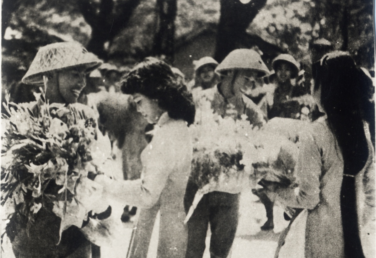 Ngay giai phong Thu do 10/10/1954 qua anh luu tru quoc gia hinh anh