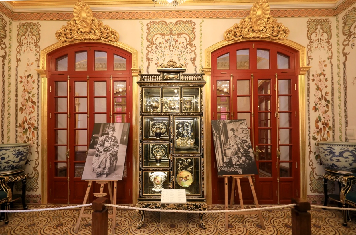 Tu cung cua vua Bao Dai va hoang hau Nam Phuong trong Tu Cam Thanh Hue hinh anh