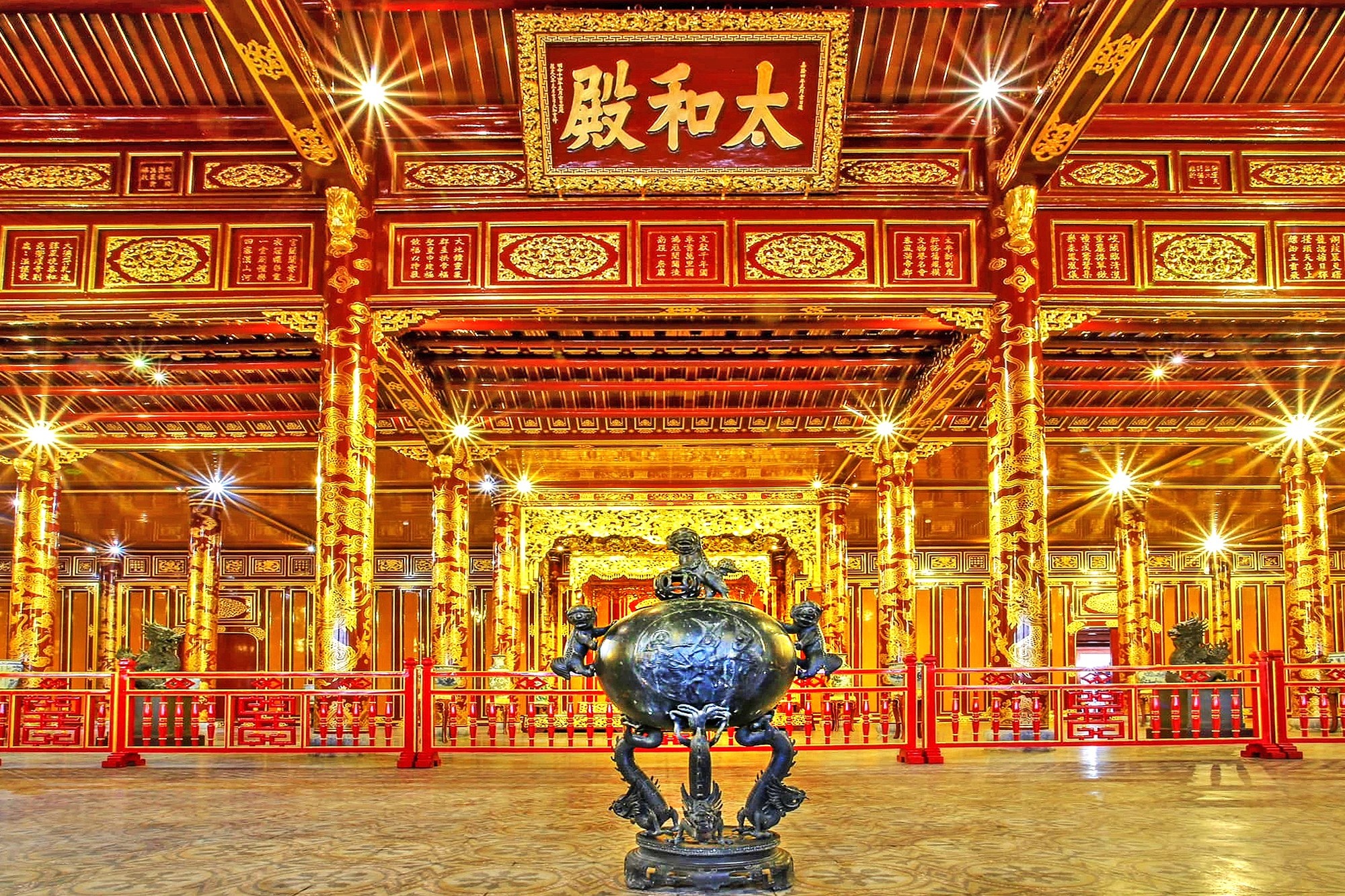 Noi chung kien le len ngoi cua 13 vi vua Nguyen hinh anh