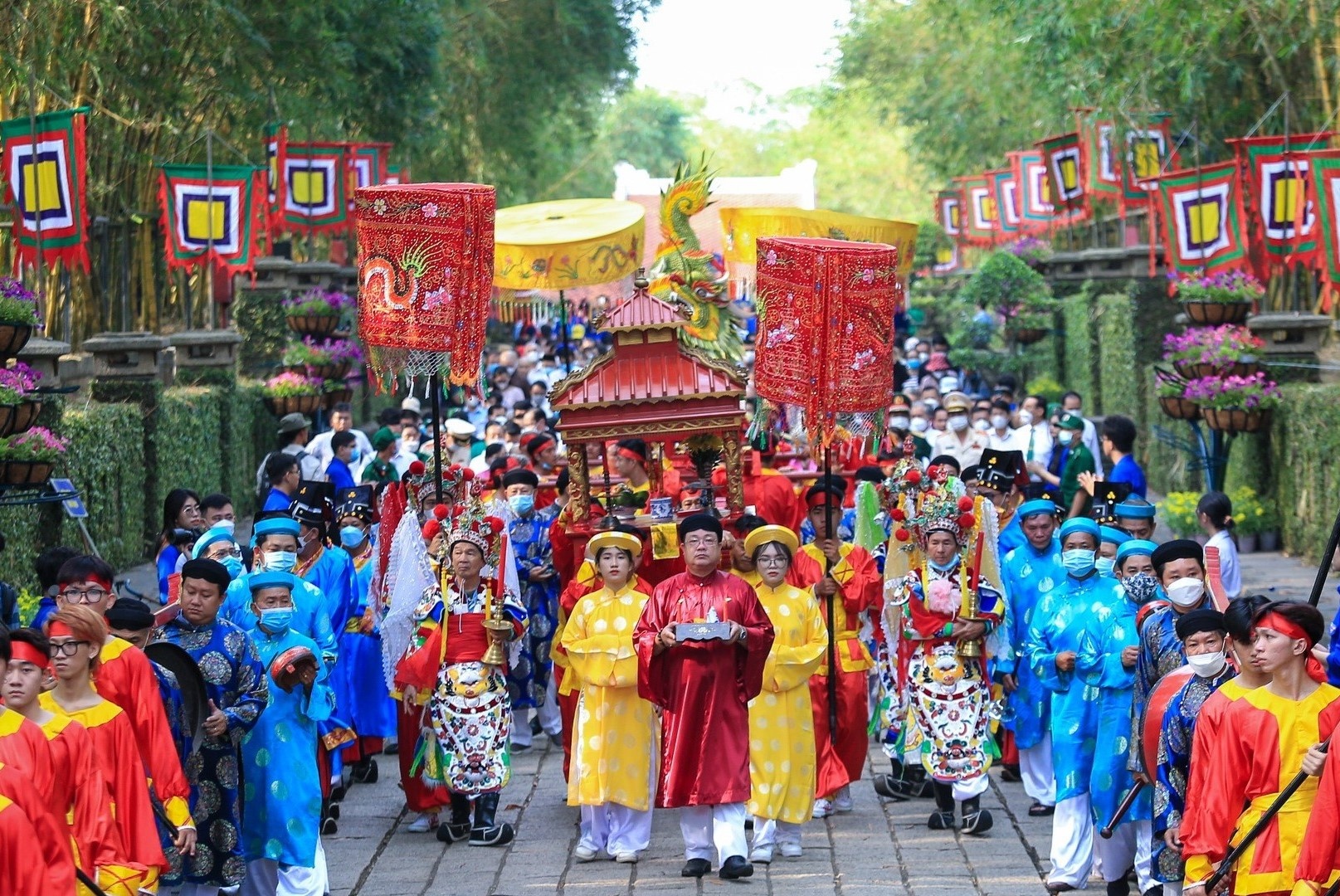 Dan toc ta tu hao vi co ngay gio To hinh anh