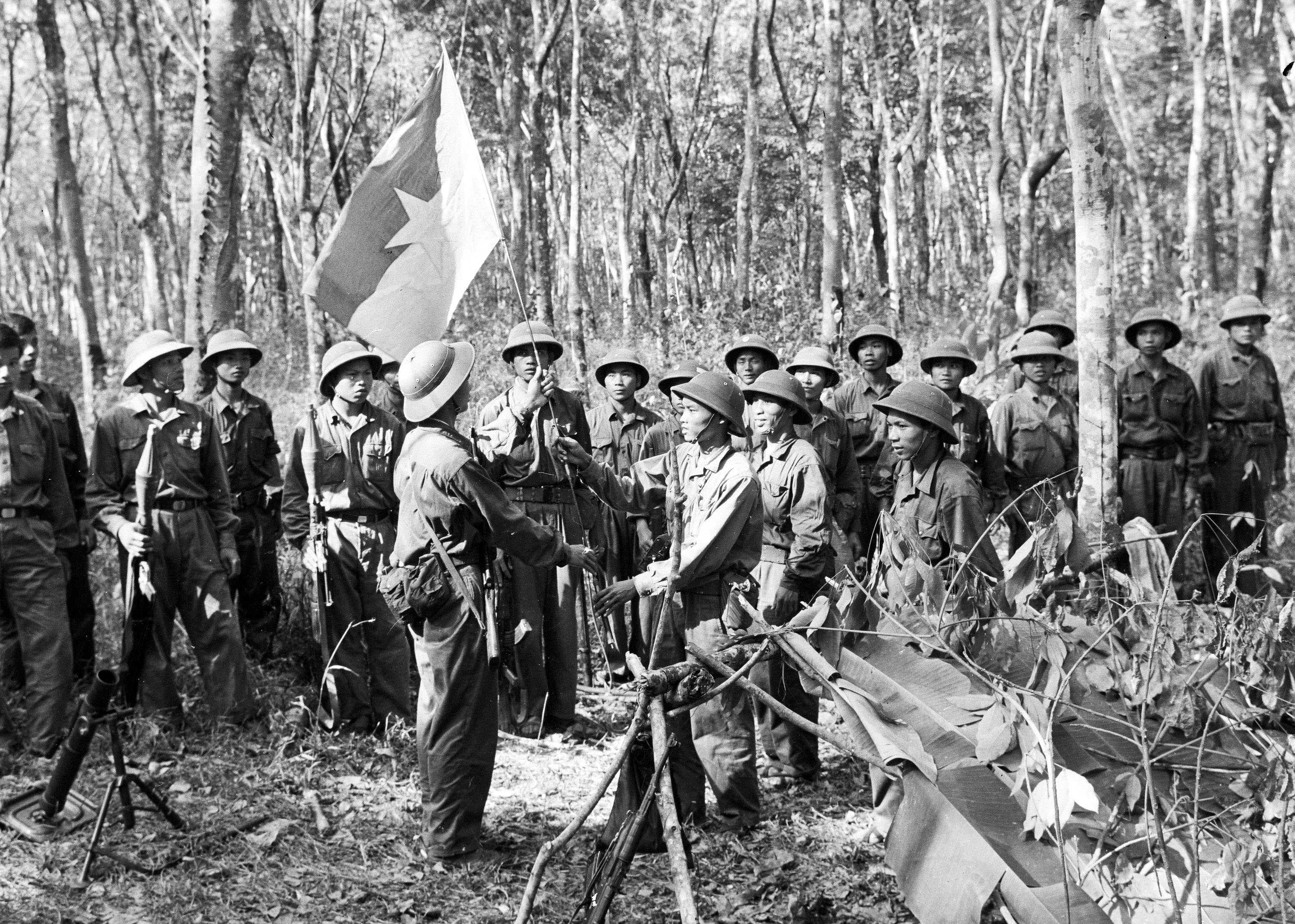 Tong tien cong va noi day mua xuan 1975 qua ong kinh Dinh Quang Thanh hinh anh
