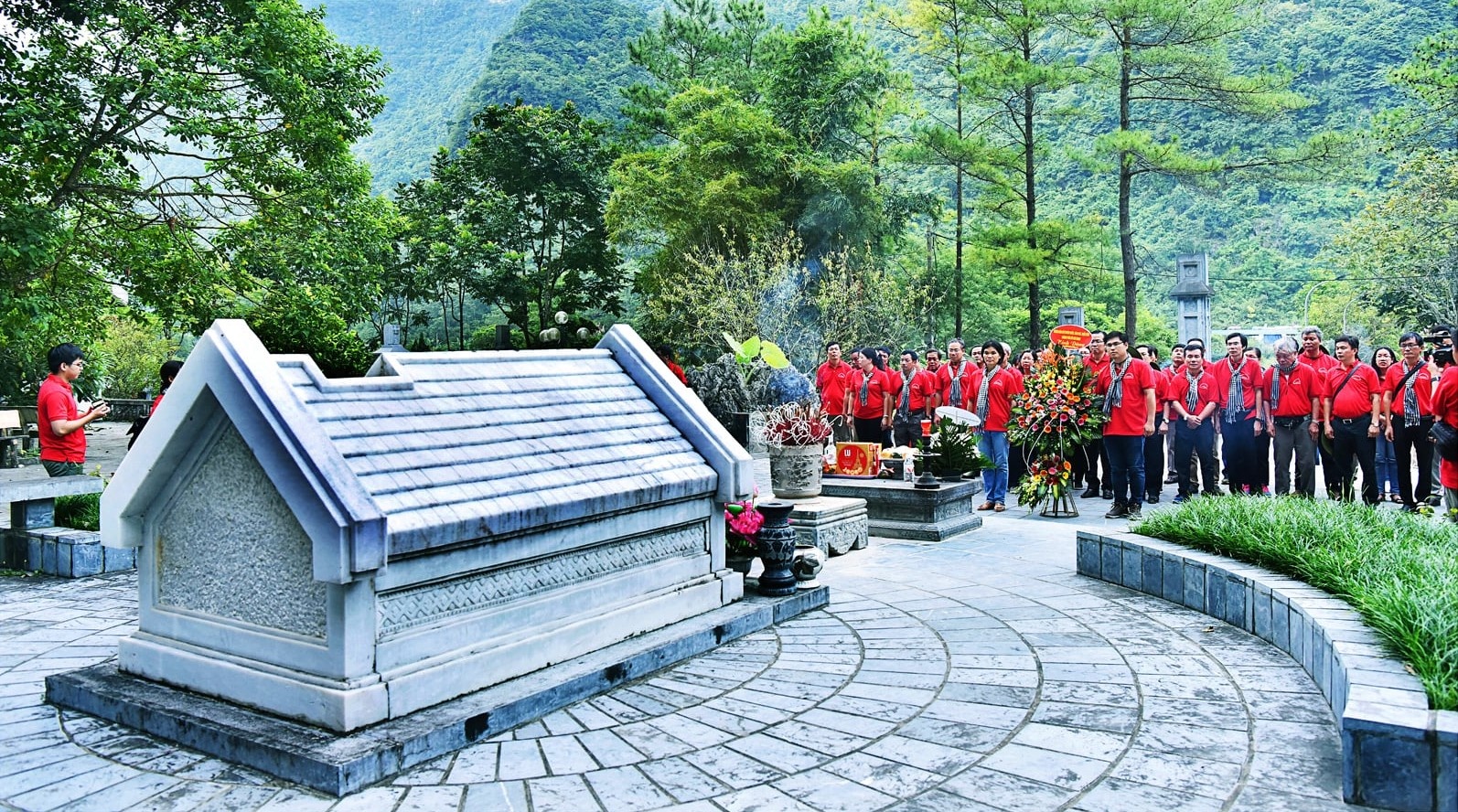 Hanh trinh ve nguon anh 4