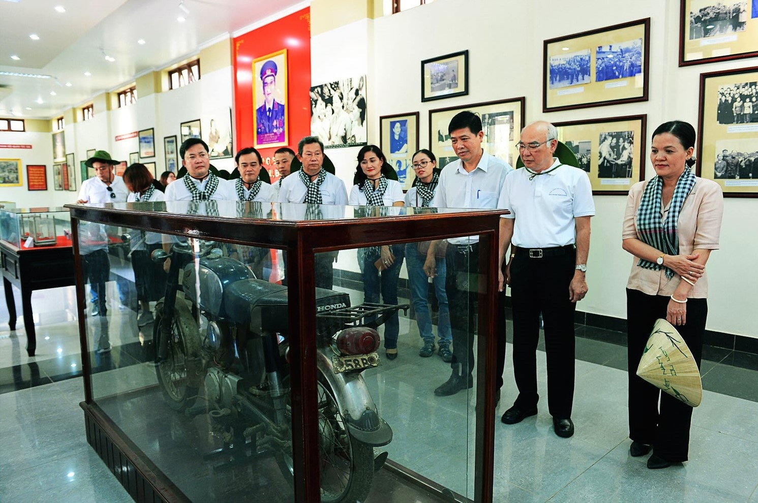 Hanh trinh ve nguon anh 9