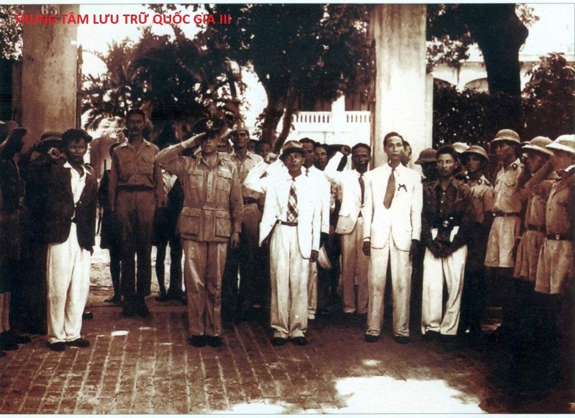 Cach mang Thang Tam anh 3