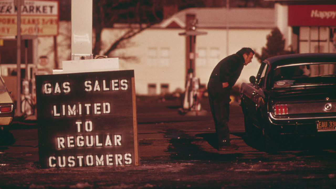 Khung hoang nang luong va nhung cu sock lam thay doi the gioi hinh anh