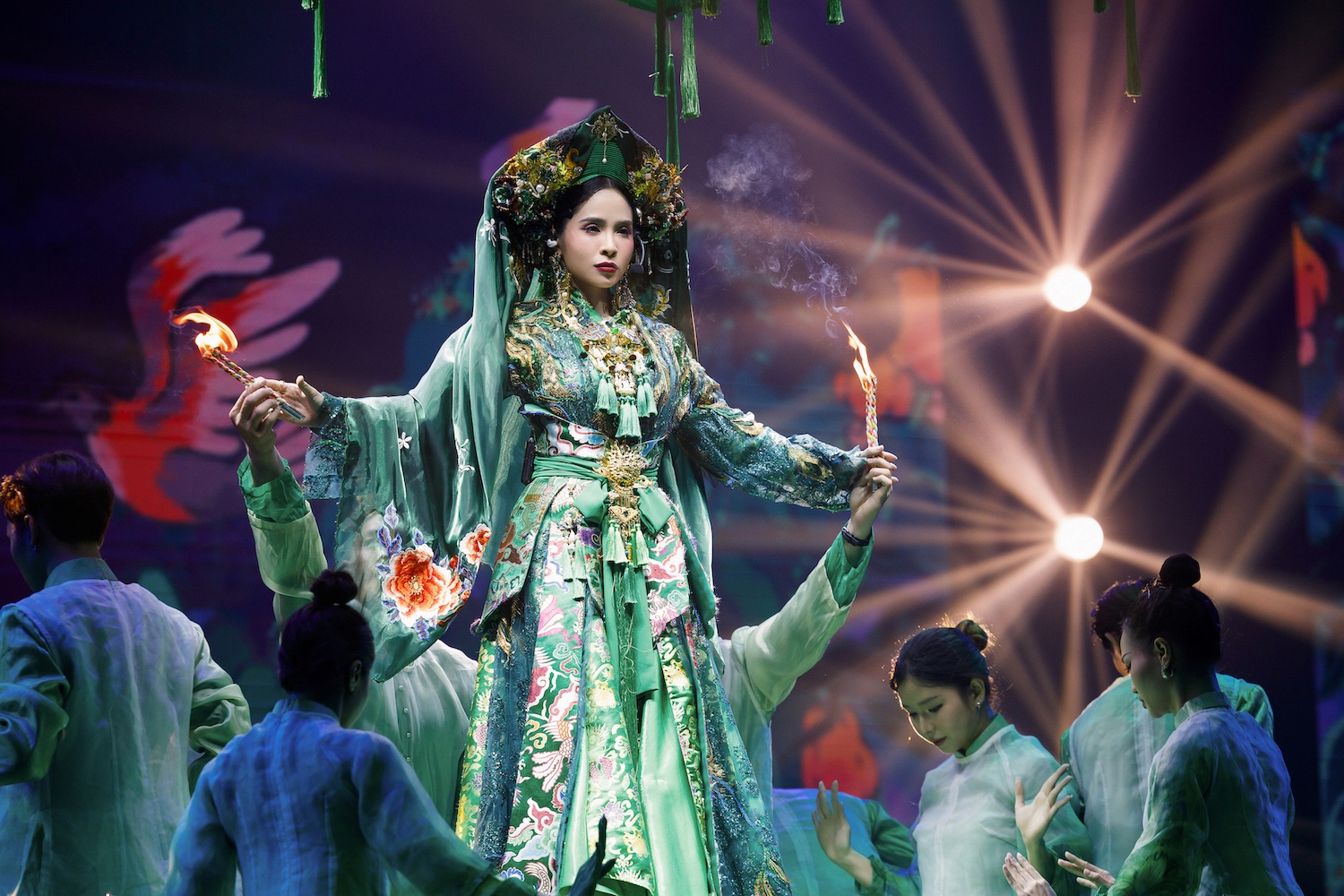 Giai ma tuc len dong va le goi hon cua nguoi Viet hinh anh