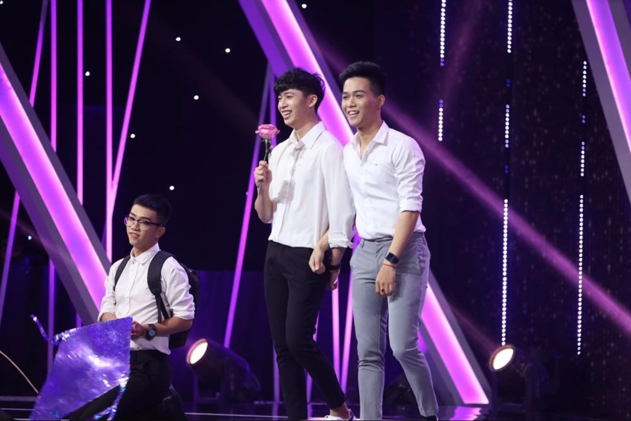 Hanh trinh cong khai ban dang cua nguoi tre LGBTQ+ hinh anh