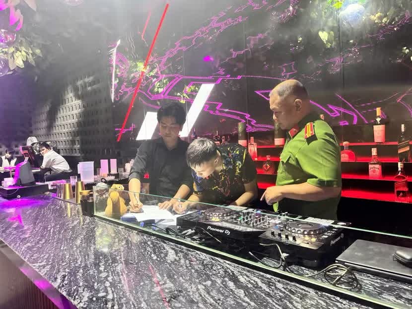 Co so kinh doanh,  Dich vu bien tuong,  Lounge Gas Remix,  Quan Lounge Gas Remix,  Chu Lounge Gas Remix,  NV Lounge Gas Remix anh 1
