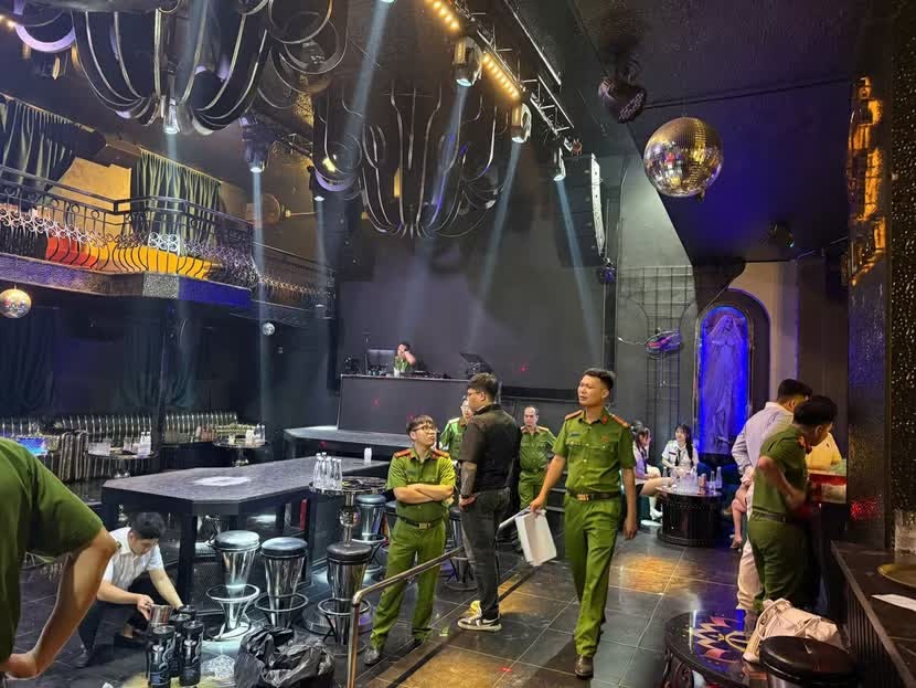 Co so kinh doanh,  Dich vu bien tuong,  Lounge Gas Remix,  Quan Lounge Gas Remix,  Chu Lounge Gas Remix,  NV Lounge Gas Remix anh 2